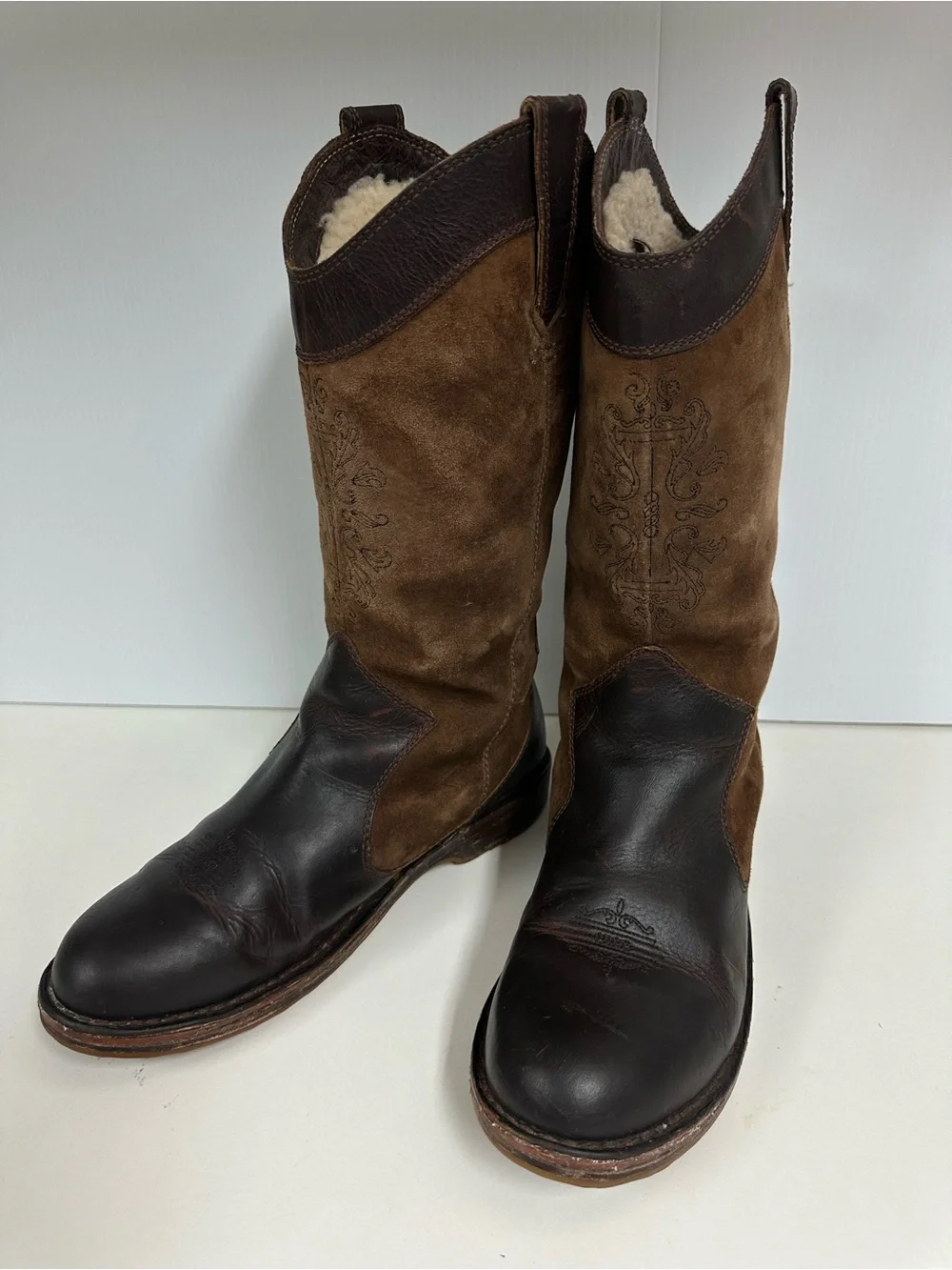 UGG 5545 Two-Toned Brown Sheepskin Shearling Fur Lined Barn Boots Womens Sz 8.5